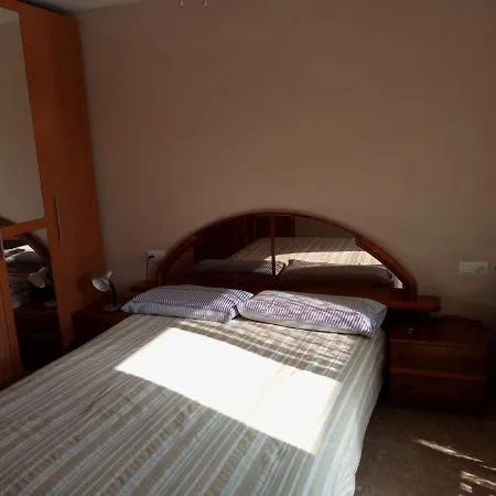 Casa Serra - - Alquila 3 Con Garaje *