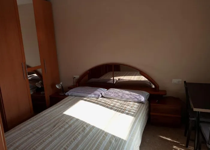 Casa Serra - - Alquila 3 Con Garaje *